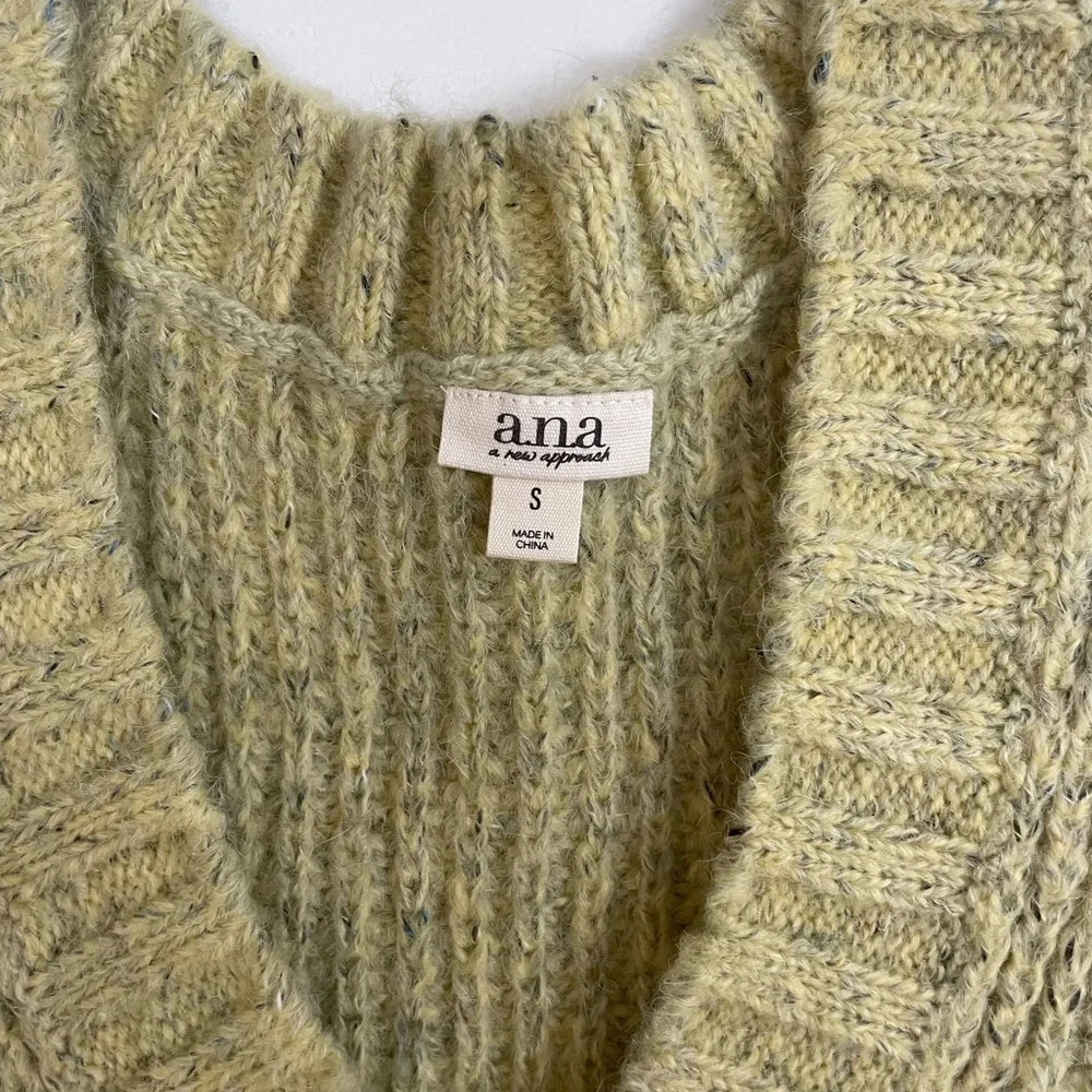 A.n.a. Light Green Short Sleeve Sweater in size Small - Picture 4 of 6